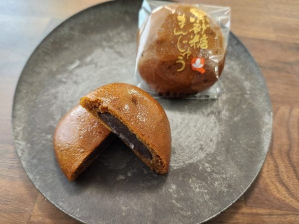 3種類のあんこがたまらない！ お花見のお供に期間限定の三色だんご