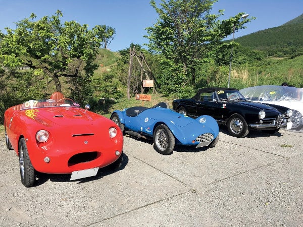クラシックカー約60台が福岡大名ガーデンシティ・パークに勢揃い