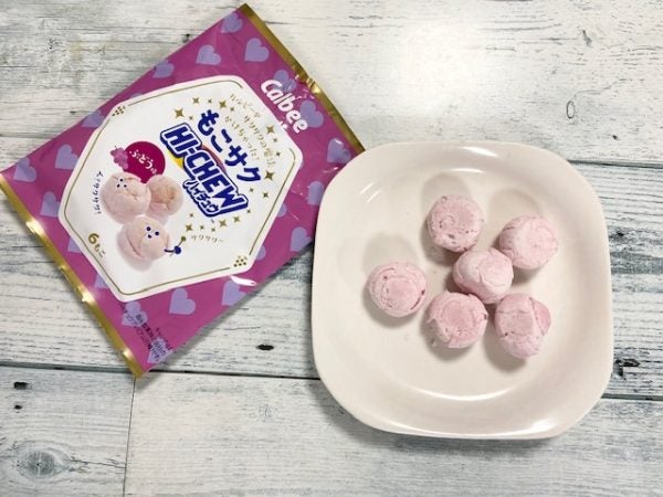 カルビーと森永製菓が夢のコラボ！「もこサクハイチュウ」が新