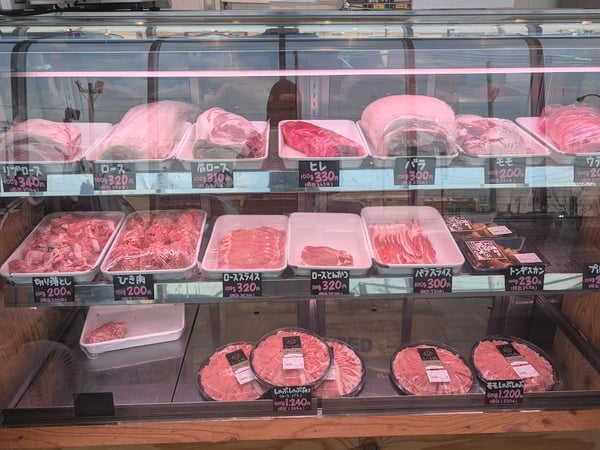 清田区】リピ必至！絶品豚肉の店 ひこま豚食堂＆精肉店ブーデリ