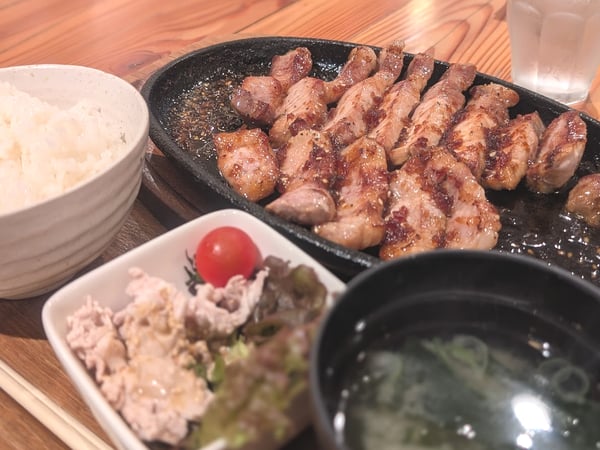 清田区】リピ必至！絶品豚肉の店 ひこま豚食堂＆精肉店ブーデリ