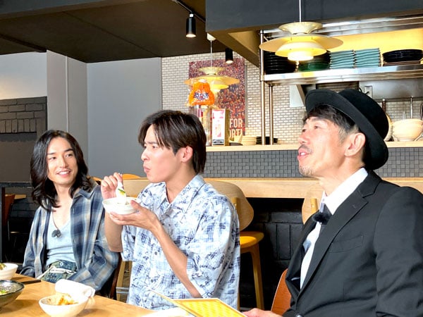 テレビ番組の集合写真 レトロ品で ザ．べストテンの写真です。 激レア