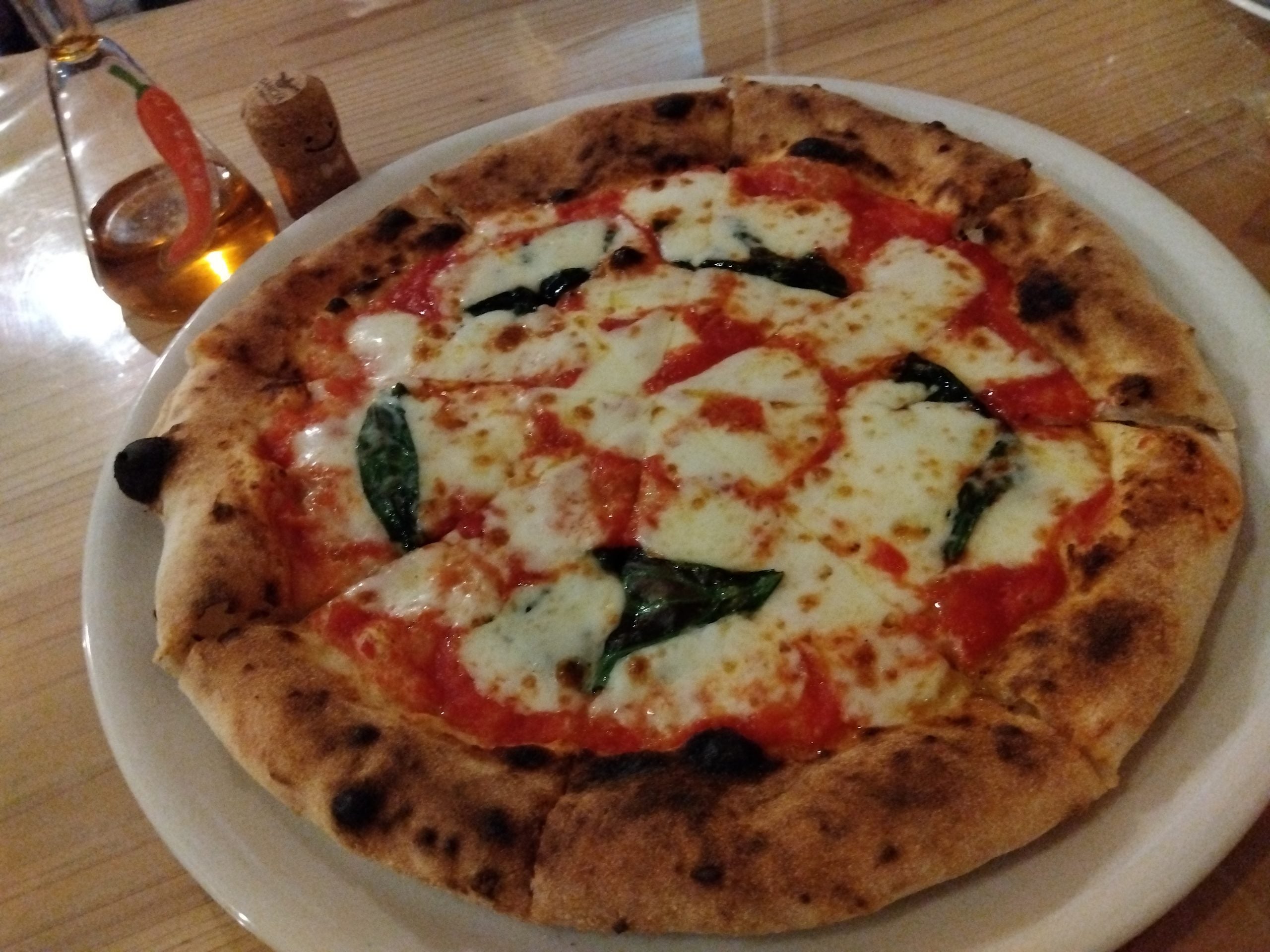 王子公園】ランチタイムはサラダ付き！もちもち窯焼きピザでほっこり