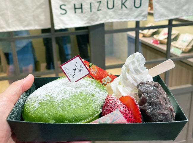 なんば駅前】食べ歩きにぴったりな“ふわもち抹茶スイーツ”が名物「茶屋