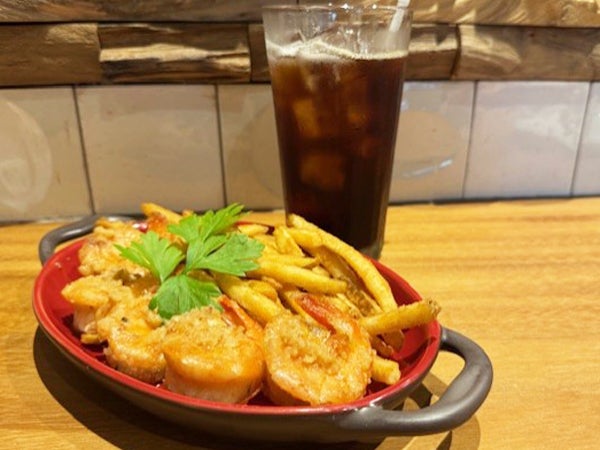 いちばん近いハワイ!?西荻窪に誕生した「コナズ珈琲」でアロハな