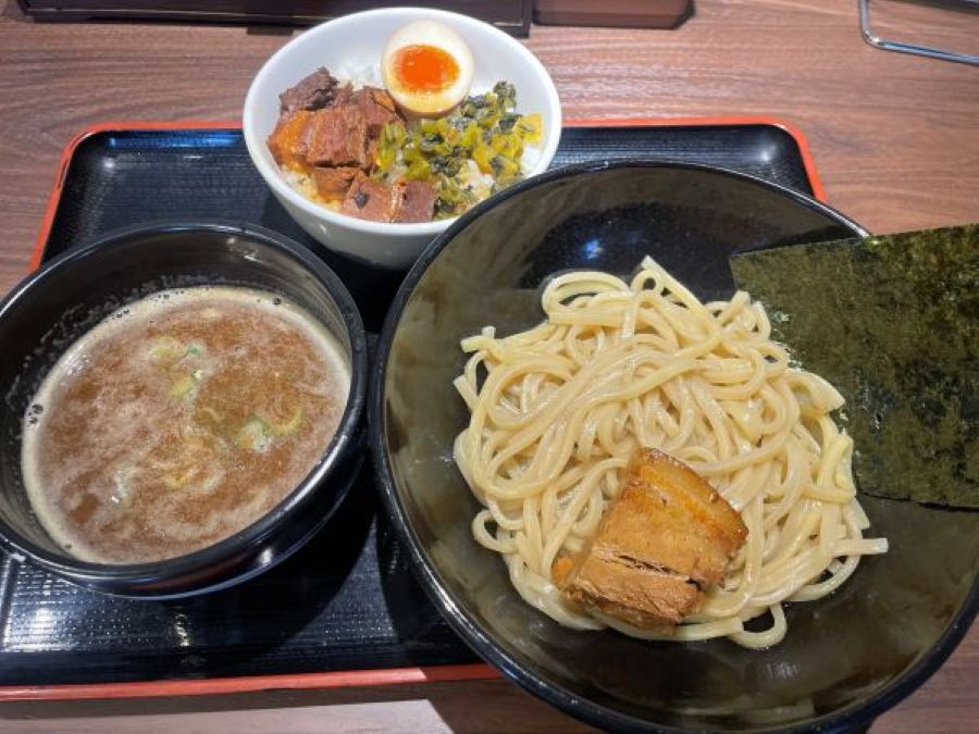 南区鶴田】極太麺に濃厚スープが絡みつく！台湾風内装のイケてるつけ麺