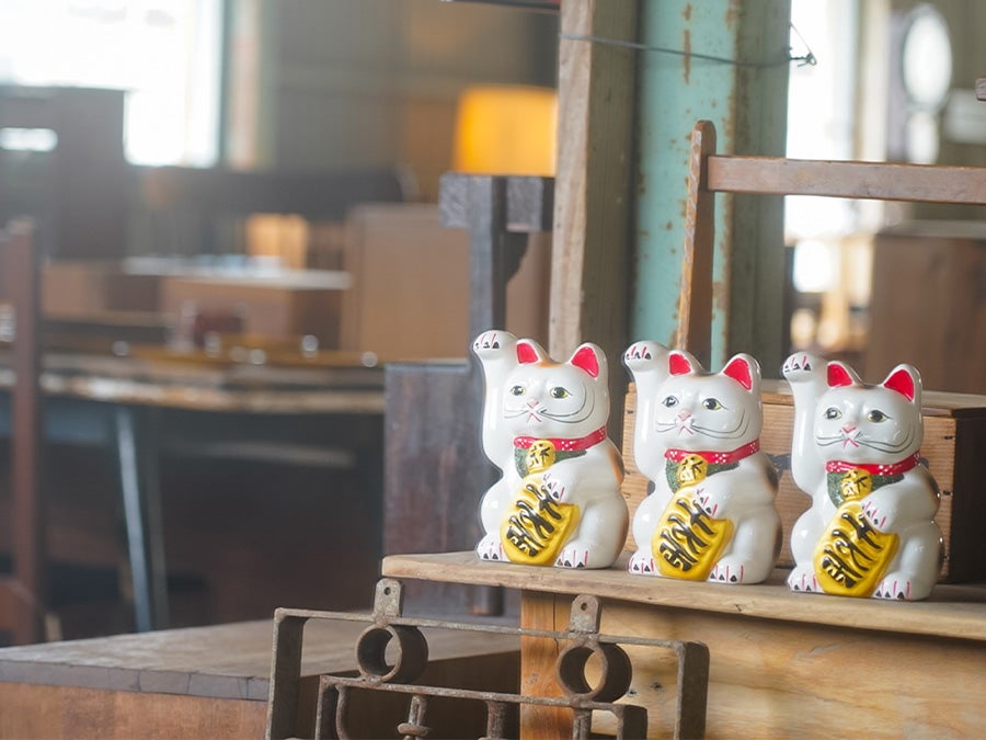 佐伯区皆賀】美しい骨董品に心躍る！ アンティークショップ「屋根裏の