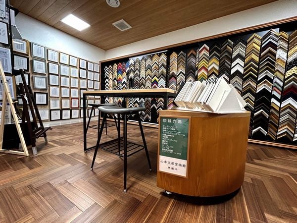 大和屋巌、【アトリエの仲間たち】、希少な額装用画集より 警固】大名から移転、老舗の画材・額縁の専門店「山本文房堂 警固本店