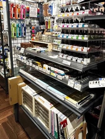 警固】大名から移転、老舗の画材・額縁の専門店「山本文房堂 警固本店