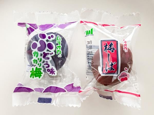 ぶどう味のカリカリ梅にびっくり！脳がバグる、大バズ中のお菓子を食べ