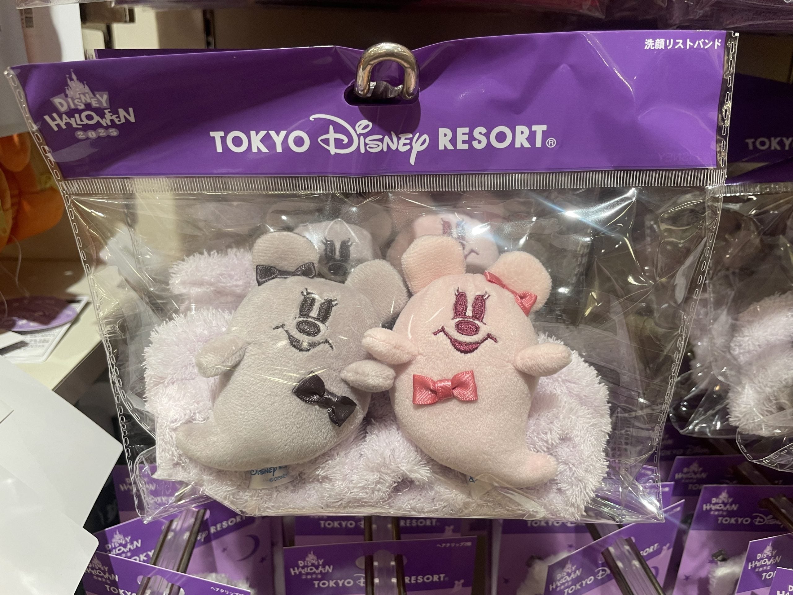 ディズニー・ハロウィーン2025は限定グッズも豊富！身につけて楽しもう