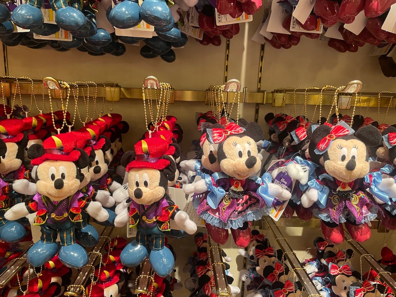ディズニー・ハロウィーン2025は限定グッズも豊富！身につけて楽しもう