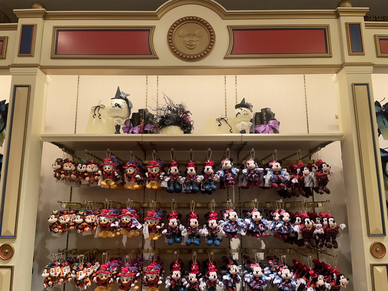 ディズニー・ハロウィーン2025は限定グッズも豊富！身につけて楽しもう