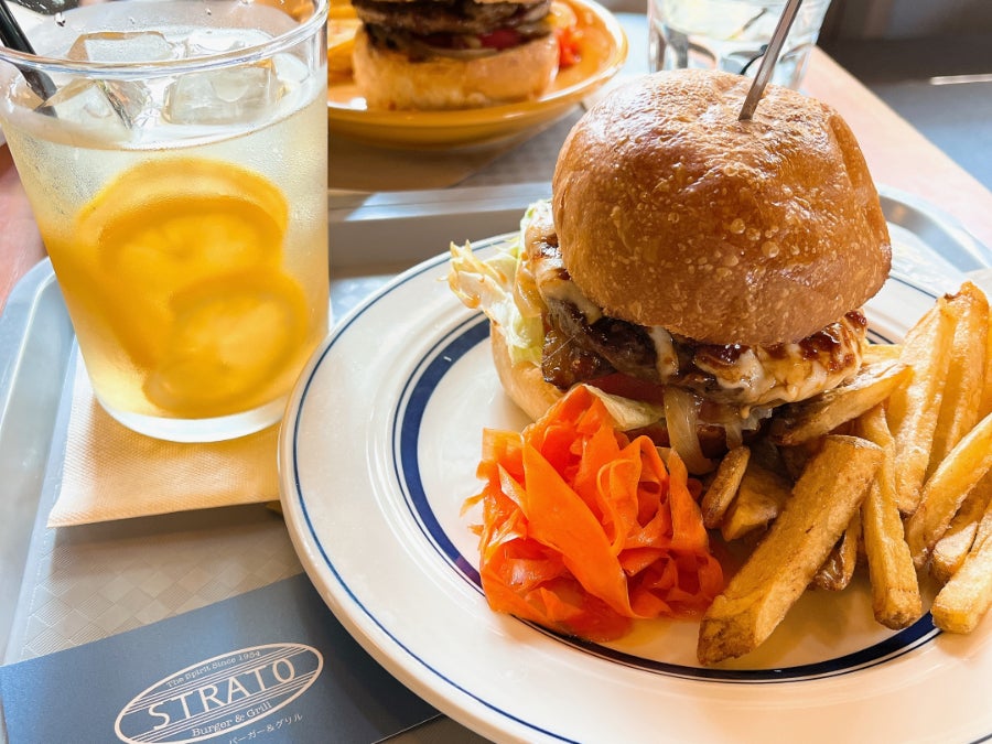 ストラーザ　ユーバ　バートン　fr 安佐南区沼田町】自然の中で本格ハンバーガーを！「STRATO