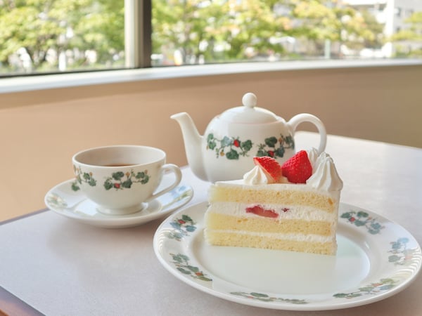 円山】美しい紅葉が映える六花亭の喫茶室！おしゃれなケーキと紅茶で