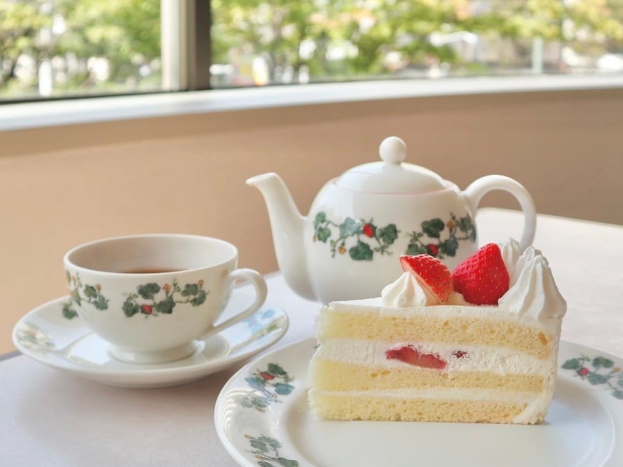 円山】美しい紅葉が映える六花亭の喫茶室！おしゃれなケーキと紅茶で