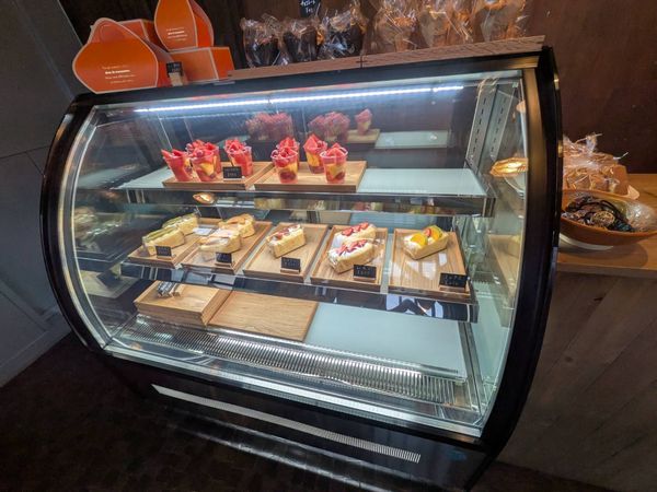 神保町】フワッフワのシフォンケーキサンドが最高！小さな洋菓子店