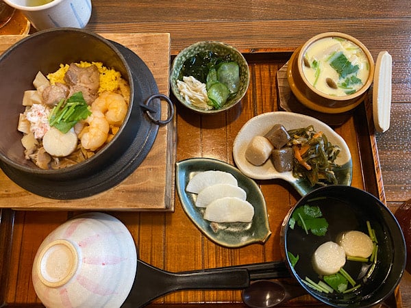 柏】ほっこり釜飯定食でにっこり！「釜飯87」 | リビングかしわWeb