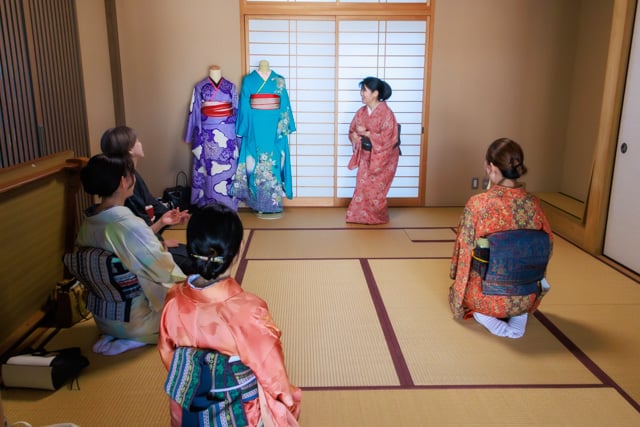 【筑紫野市】和の精鋭達から直接習える!着付け、所作、和裁の教室「和塾」 | リビングふくおか・北九州Web