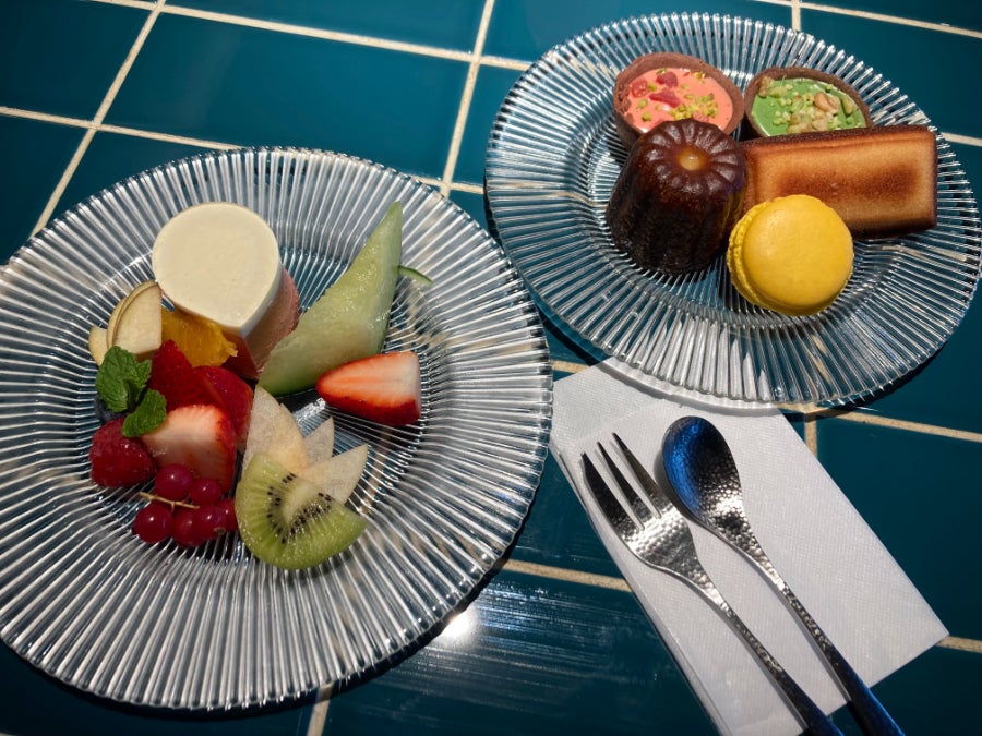 42階の至福！天空のラウンジのアフヌンは神コスパ！？【mequ（メク