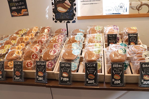 焼きたても味わえる！20種以上が並ぶどら焼き専門店【蜜彩