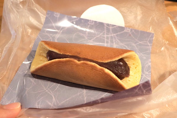 焼きたても味わえる！20種以上が並ぶどら焼き専門店【蜜彩