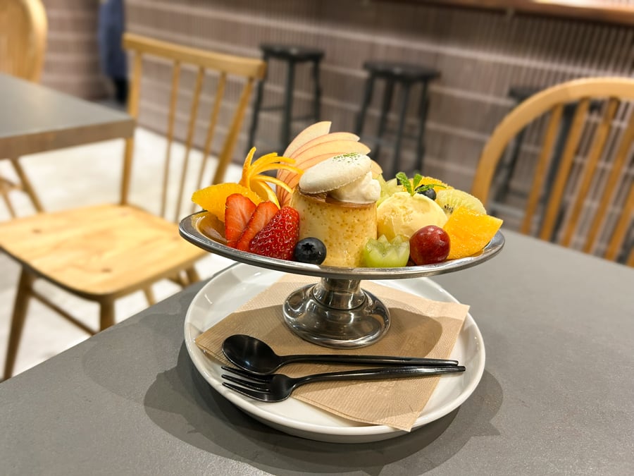 soko」のフルーツたっぷりプリンアラモードで至福の時間【荒町商店街