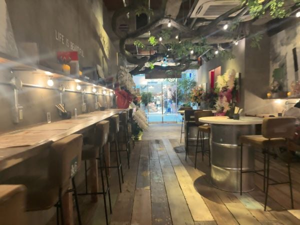 中区本通り】懐かしくて、どこか新しい。広々空間でくつろぐ「J CAFE