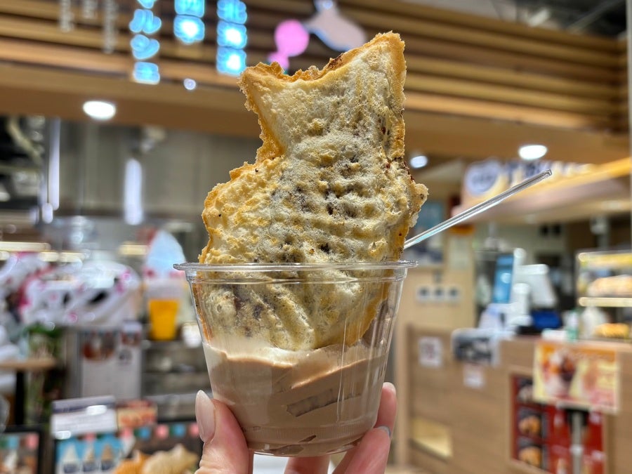 すすきの】たい焼きがソフトクリームにダイブ！？650円のたい焼き