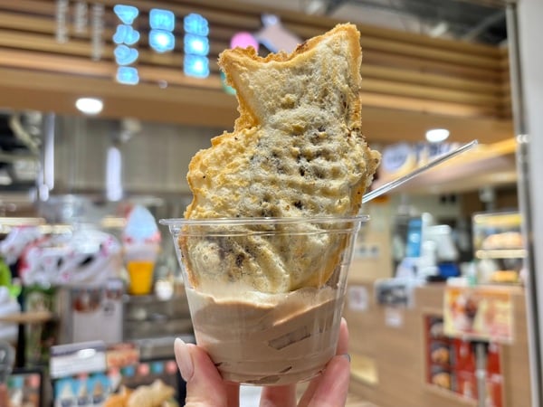 すすきの】たい焼きがソフトクリームにダイブ！？650円のたい焼き