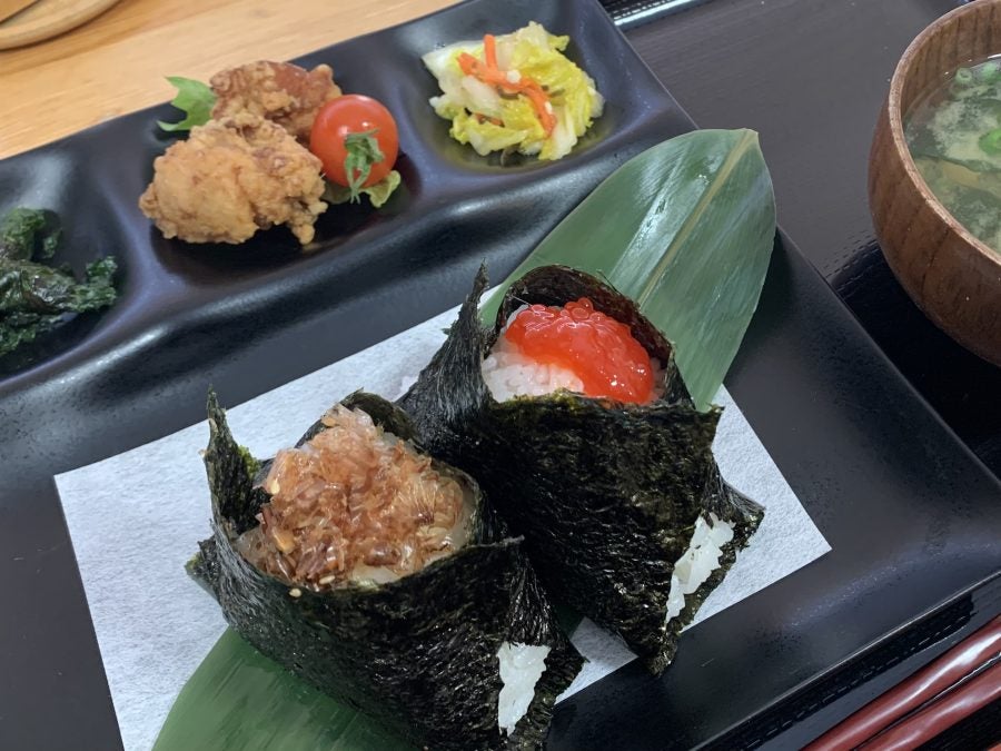 ほかほかおにぎりランチ「おにぎり茶屋 ちかちゃん」はおふくろの味で