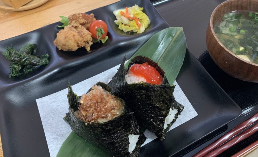 ほかほかおにぎりランチ「おにぎり茶屋 ちかちゃん」はおふくろの味で