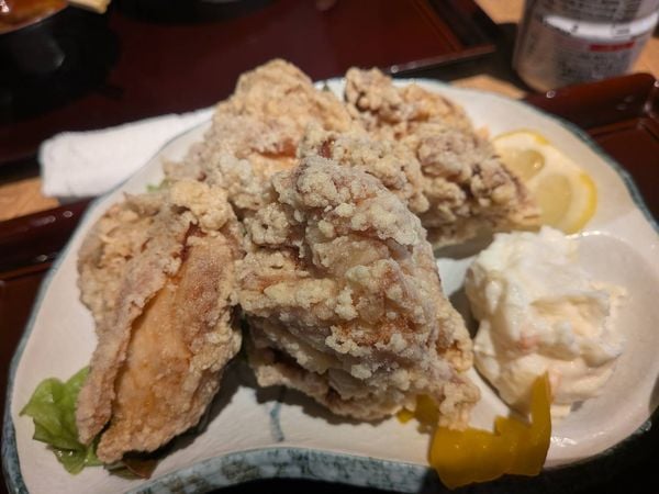神保町】“無料大盛り”をなめてた私が悪かった！「海神」の唐揚げ定食