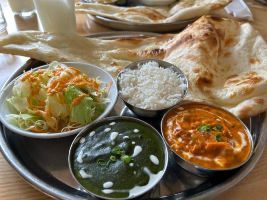 ダブルカレーセットは1180円でバターナンお代わり無料「ナマステインド