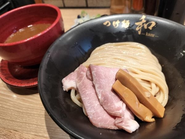 行列が絶えない旨さ! 濃厚スープの人気つけ麺店「和-kazu 行列が絶えない旨さ! 濃厚スープの人気つけ麺店「和-kazu