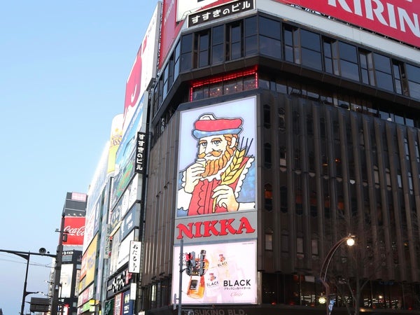 すすきの】「ニッカウヰスキー」大看板13年ぶりにリニューアル！夜は7