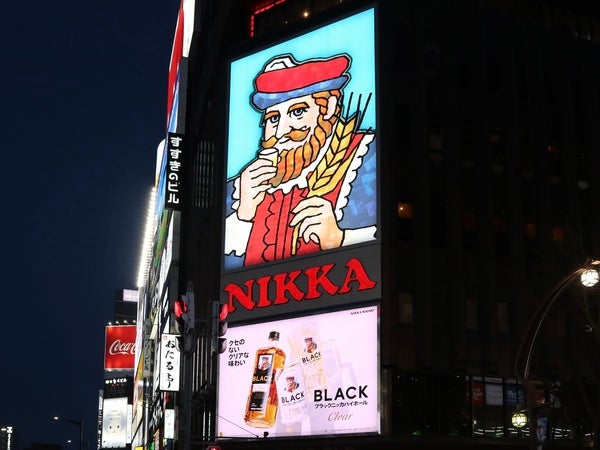 すすきの】「ニッカウヰスキー」大看板13年ぶりにリニューアル！夜は7