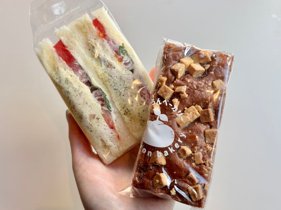 大通】100円台多数！60種以上が並ぶ街のパン屋「ぽころんベーカリー