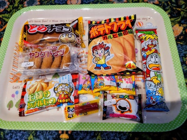東野】遠足時も大人気！昭和レトロな懐かしい駄菓子屋｢蛍｣ | リビング