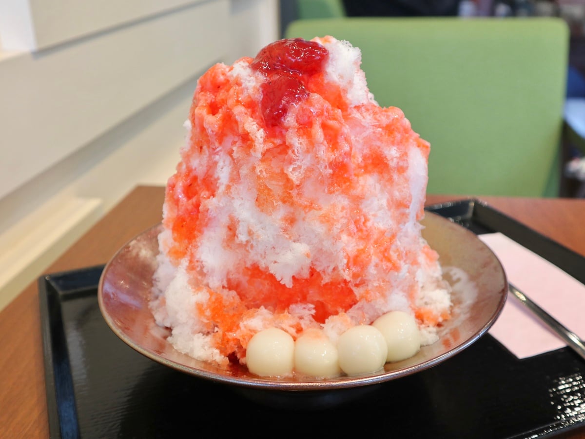 西区】高さ20cm！いちご尽くしのふわふわかき氷「もち 甘味処 さくら庵