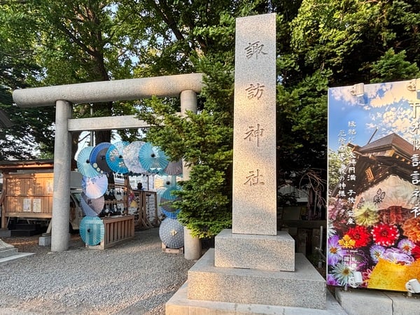 東区】夏色の花手水が涼を誘う「札幌諏訪神社」ひんやりスイーツも登場
