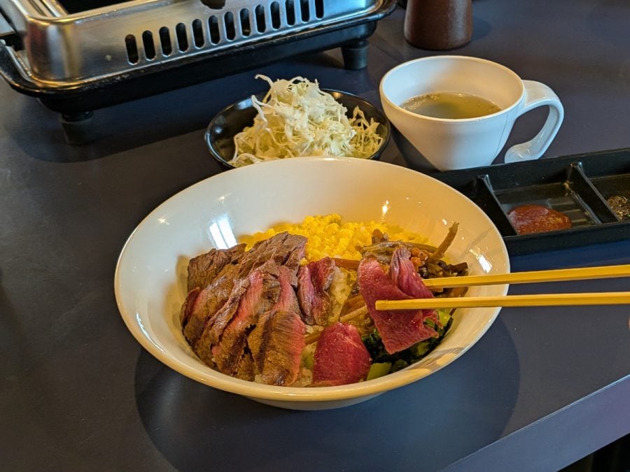 六本松】精肉店直営！ランチのステーキ丼990円！サラダやご飯お替りも